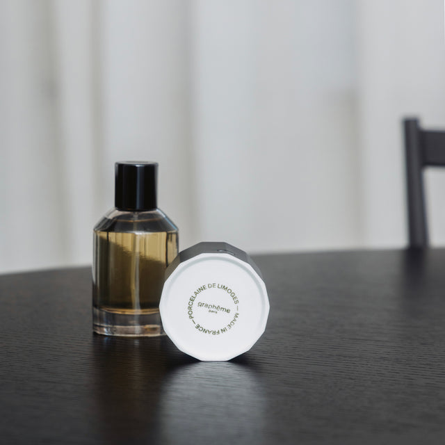 Parfum d'intērieur avec ētui en porcelaine, Ailleurs est ici